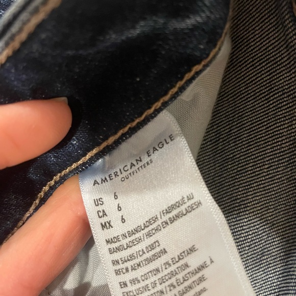 COPY - American Eagle mid rise stretch denim distressed jean shorts size 6 - Picture 3 of 5